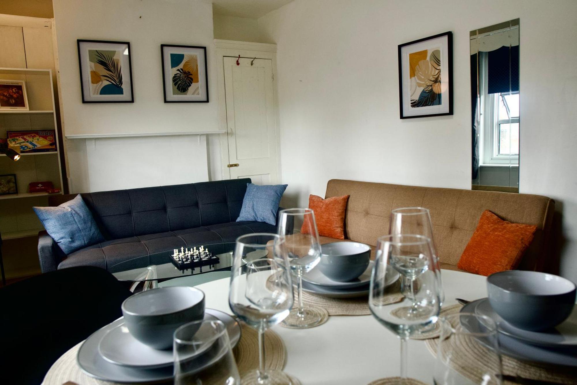 Stratford Centre, 2 Or 3 Bedroom Apartment, Walk To Westfield, Near Station, Sleeps 6 Apartment