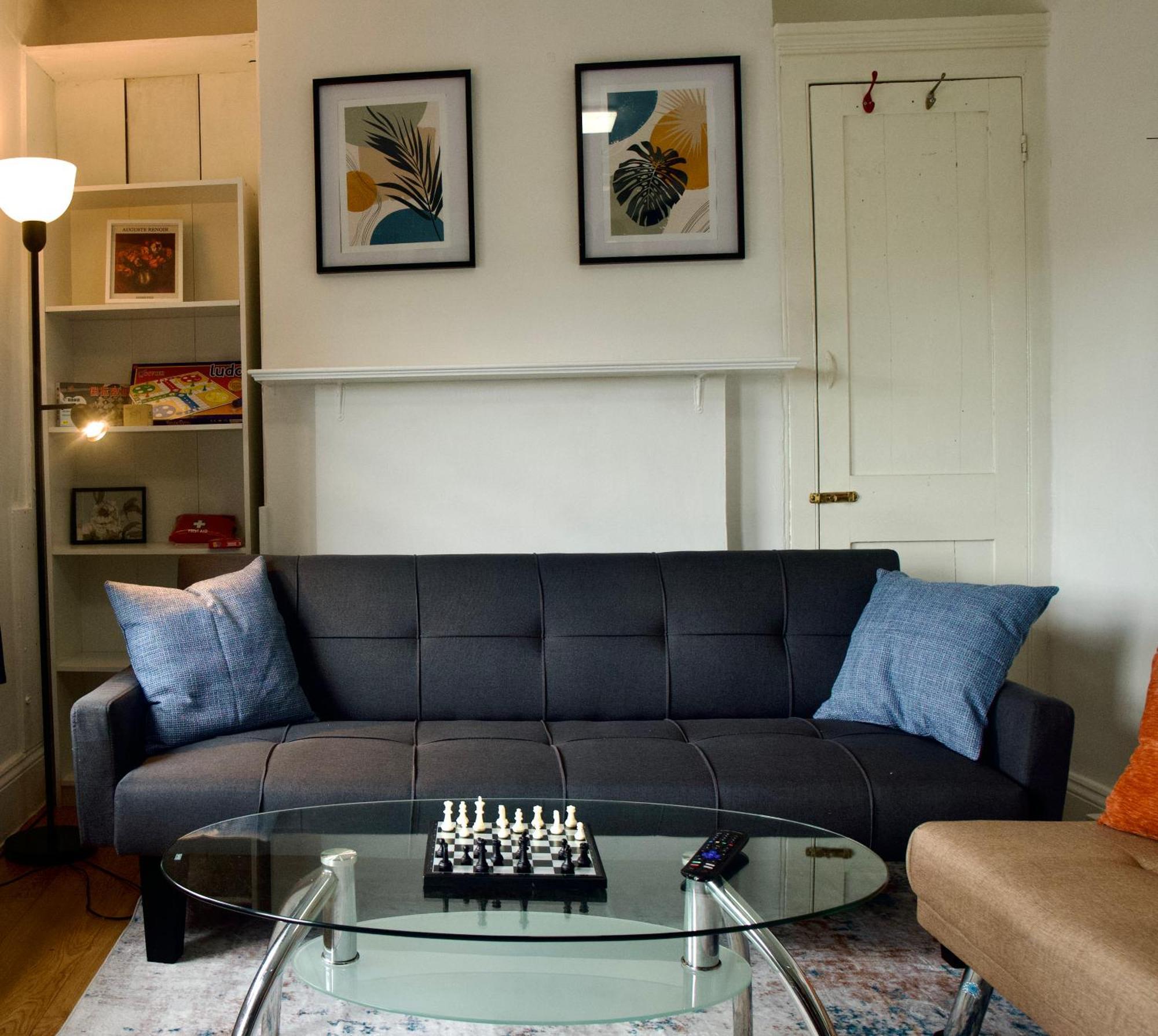 Stratford Centre, 2 Or 3 Bedroom Apartment, Walk To Westfield, Near Station, Sleeps 6 Apartment *