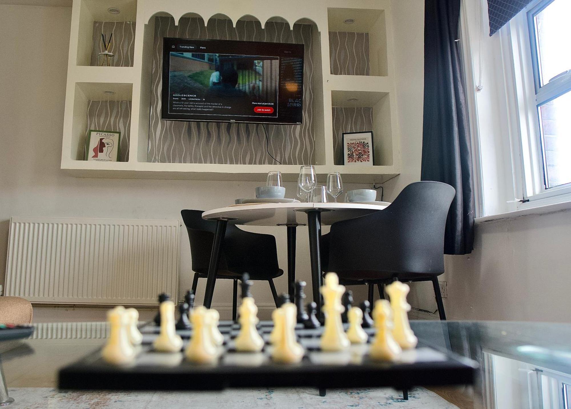 Stratford Centre, 2 Or 3 Bedroom Apartment, Walk To Westfield, Near Station, Sleeps 6 London