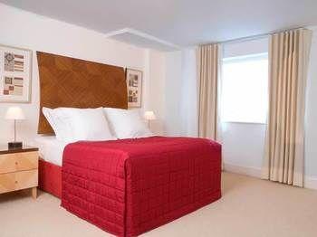 Marlin Stratford Aparthotel 4*