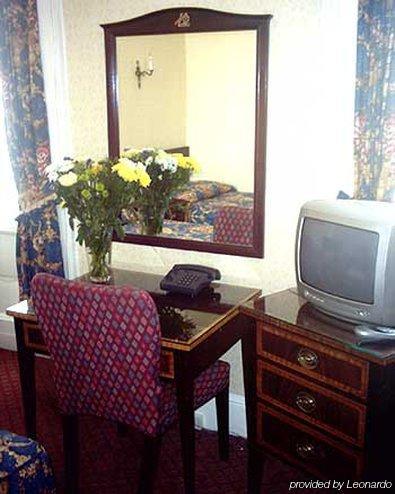 Rose Court 3*