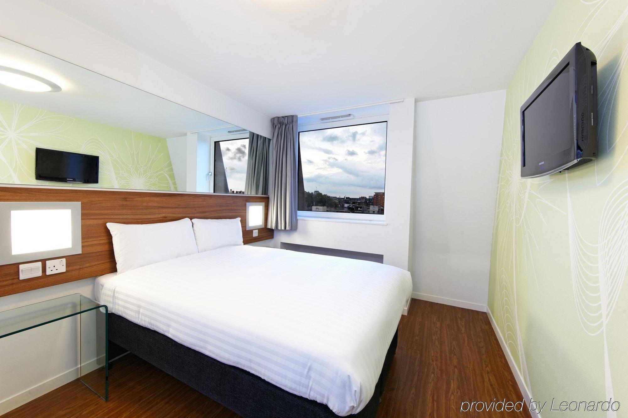 Aldgate Flats Apartment