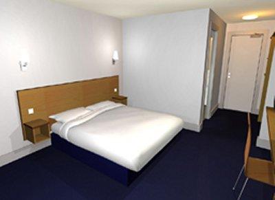 Travelodge City Airport 3*