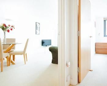 Luxury Apartment *