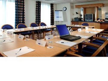Rose Court Hotel 3*