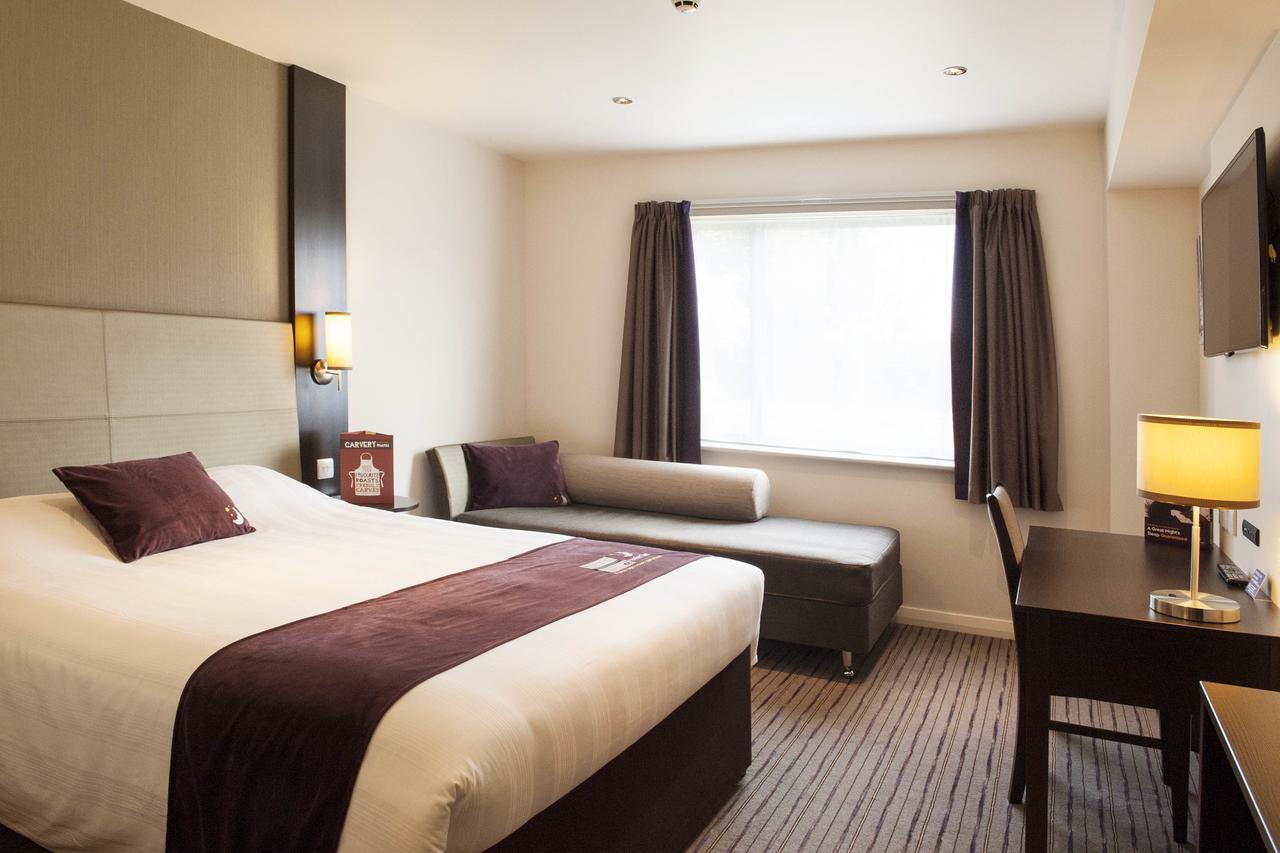 Premier Eltham Hotel