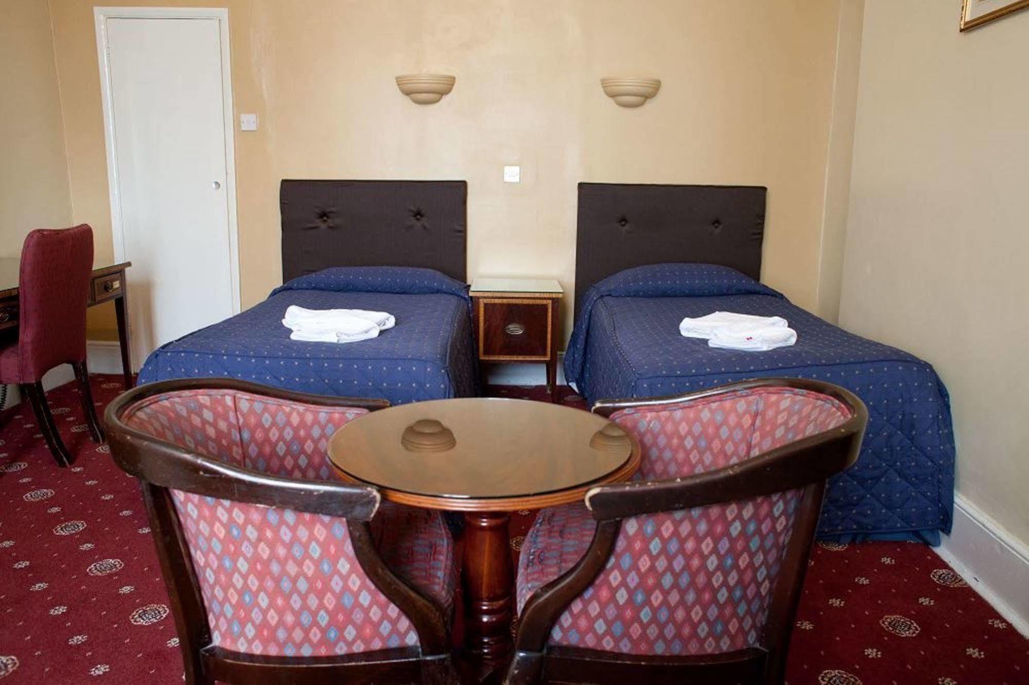 Rose Court 3*