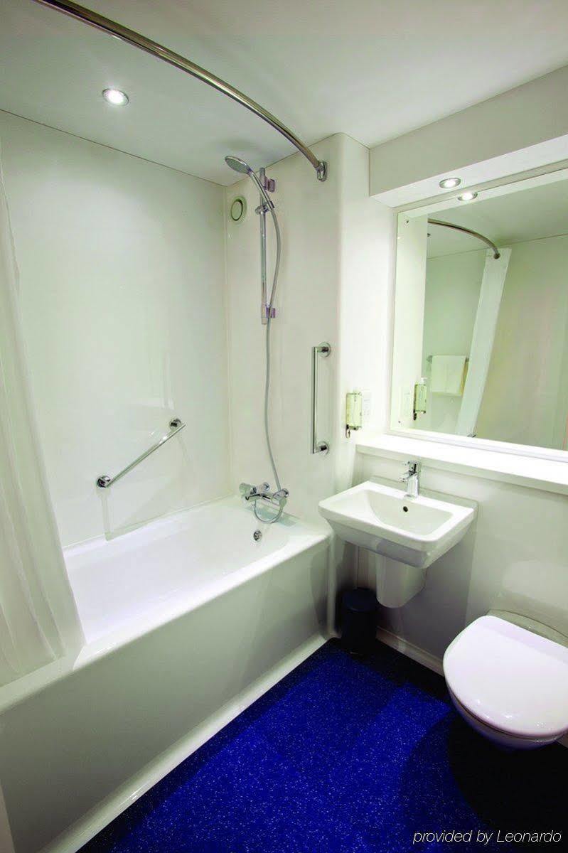 Travelodge City Airport 3* London