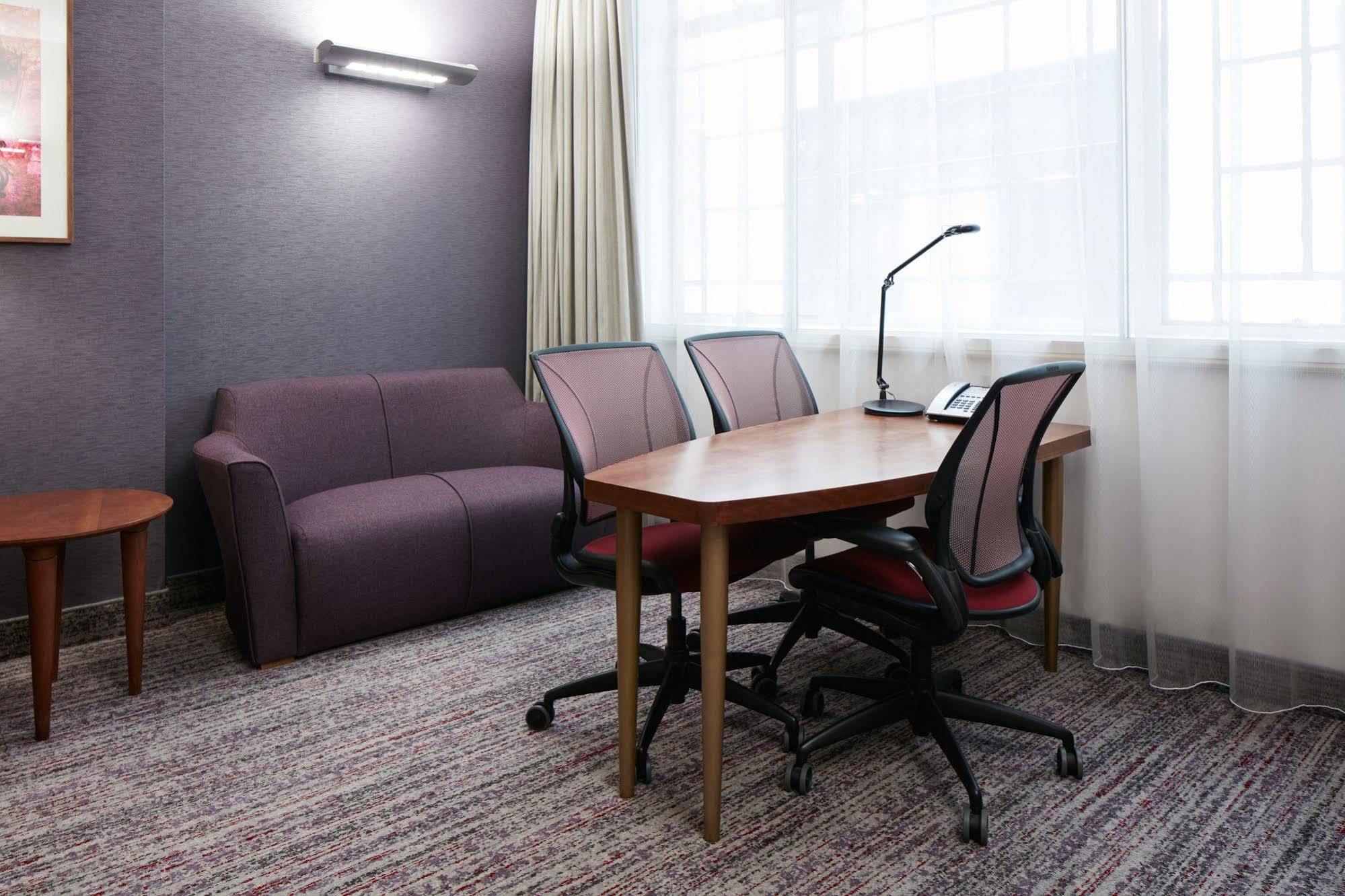 Club Quarters City, Hotell