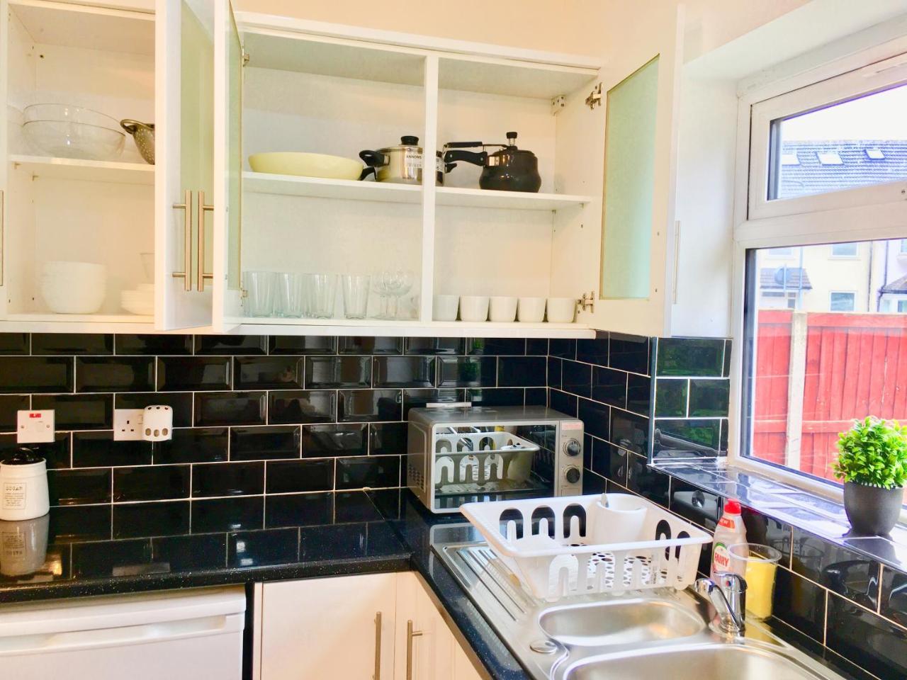 2 Bedroom Apartment, Kitchen, Reception And Private Garden Lejlighed *
