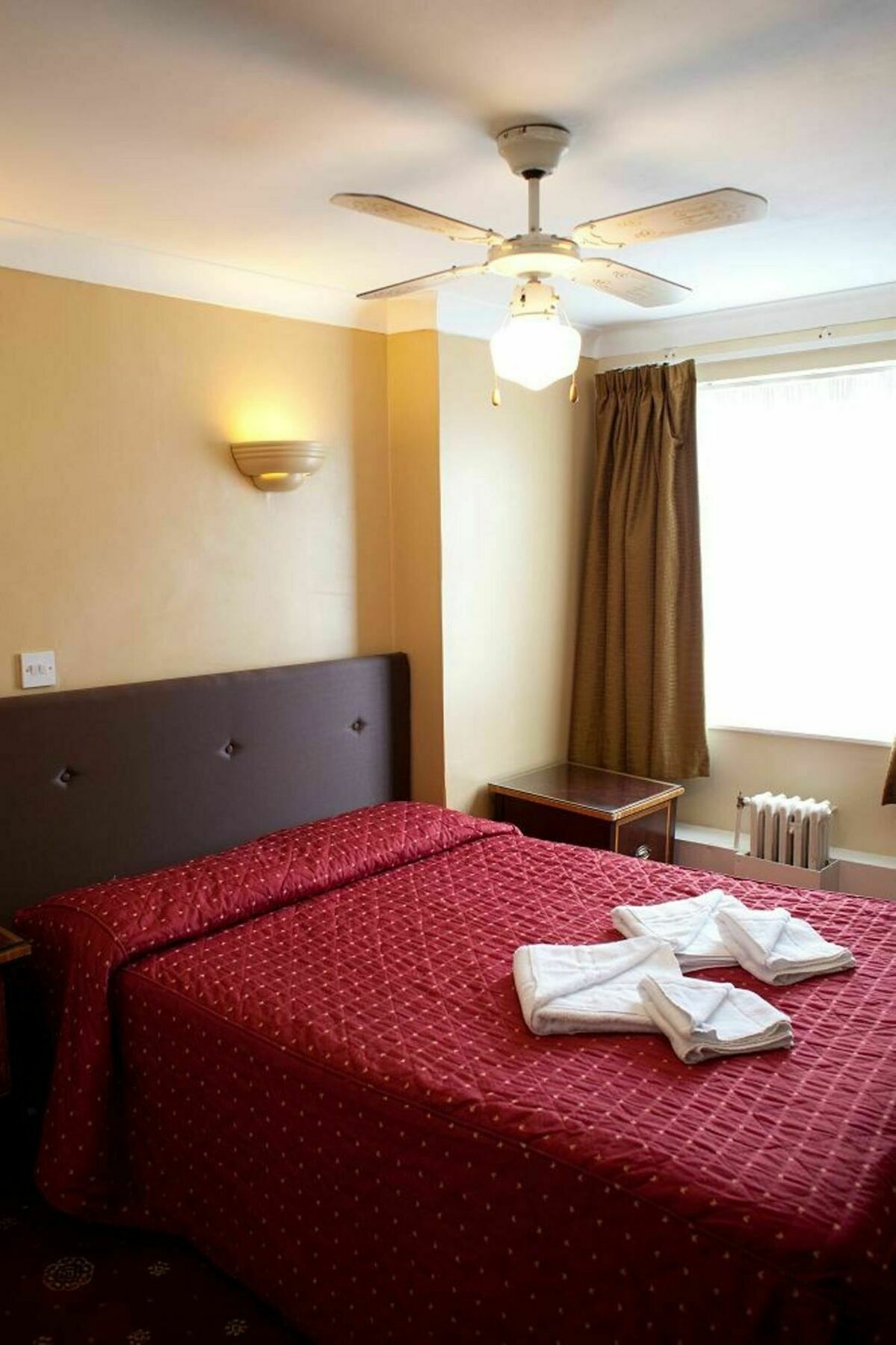 Rose Court Hotel 3*