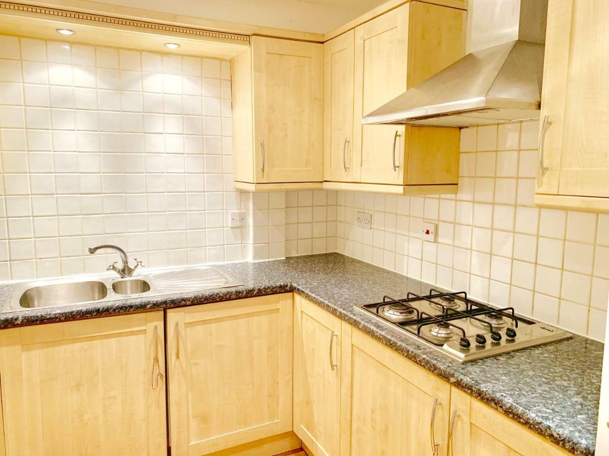 Apartment 2 Bedrooms Modern Apartment, Full Kitchen, 5 Minutes Tube Station