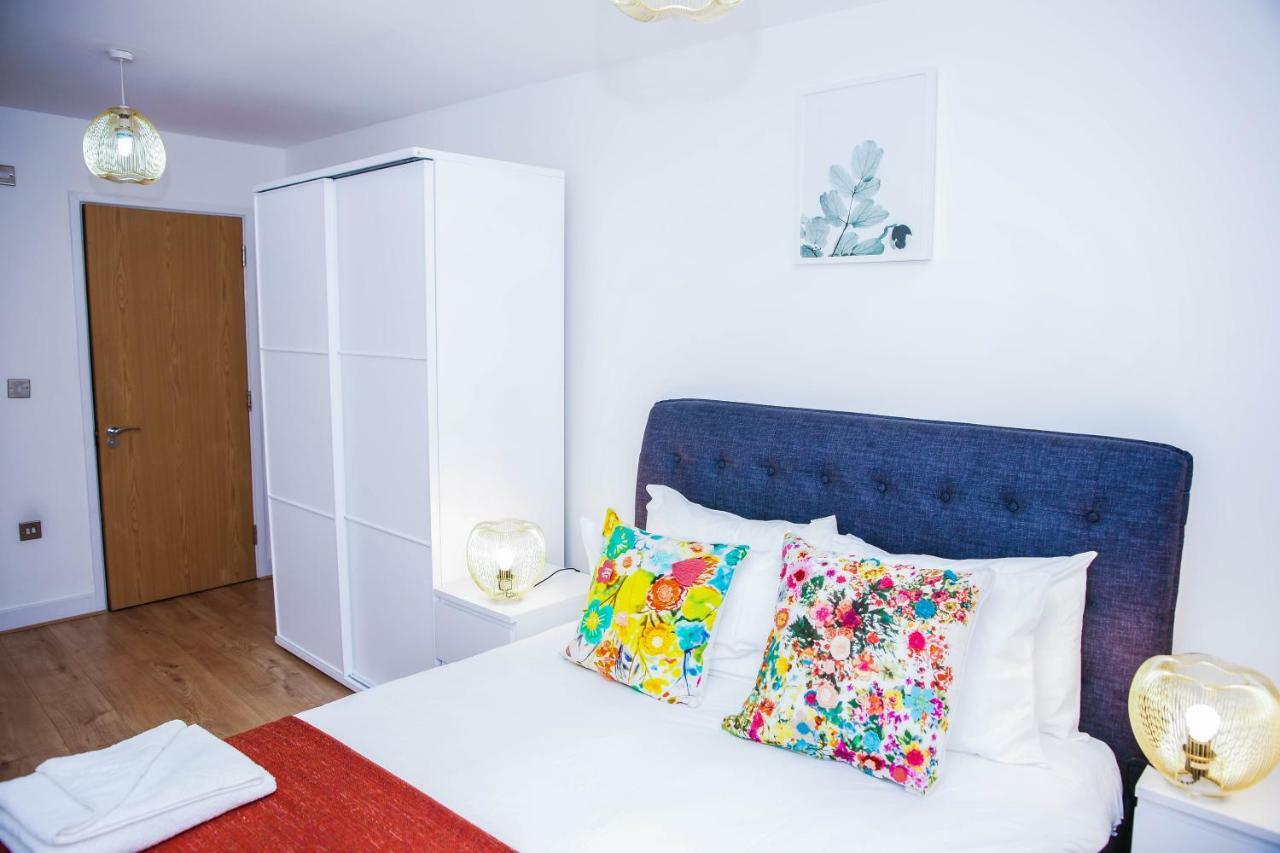 Appartamento Riverside 2 Bed Londra