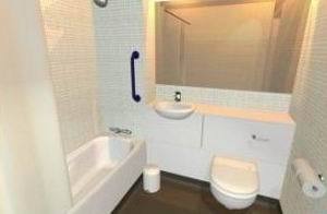 Travelodge City Airport 3* London
