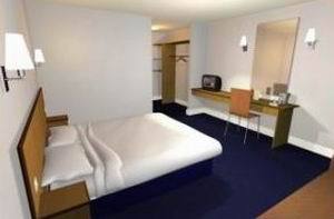 Travelodge City Airport Hotel 3*