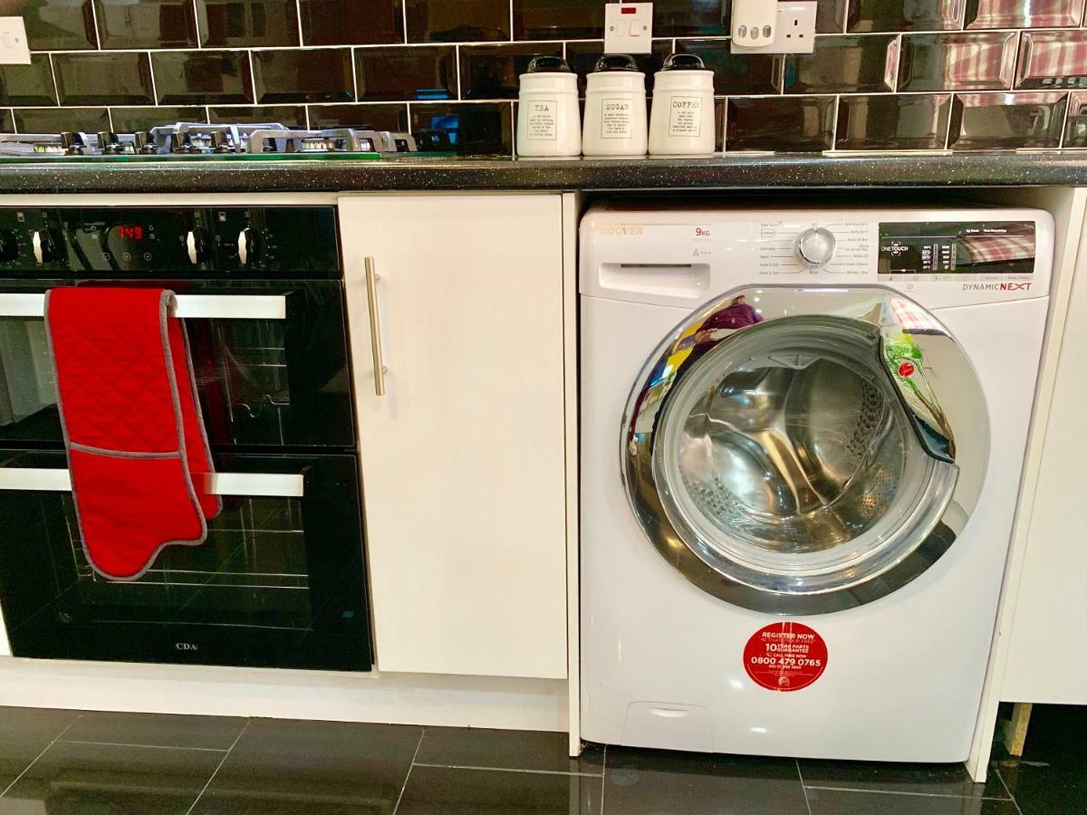 2 Bedroom Apartment, Kitchen, Reception And Private Garden Lejlighed *