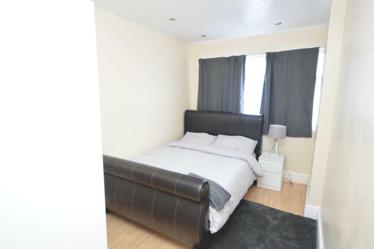 Vakantiehuis Four Bedroom Townhouse 12 Minutes Walk To Excel Exhibition Centre Londen