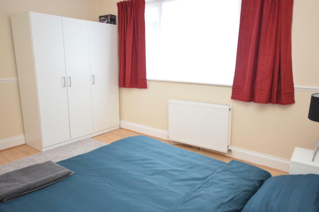 Vakantiehuis Four Bedroom Townhouse 12 Minutes Walk To Excel Exhibition Centre *