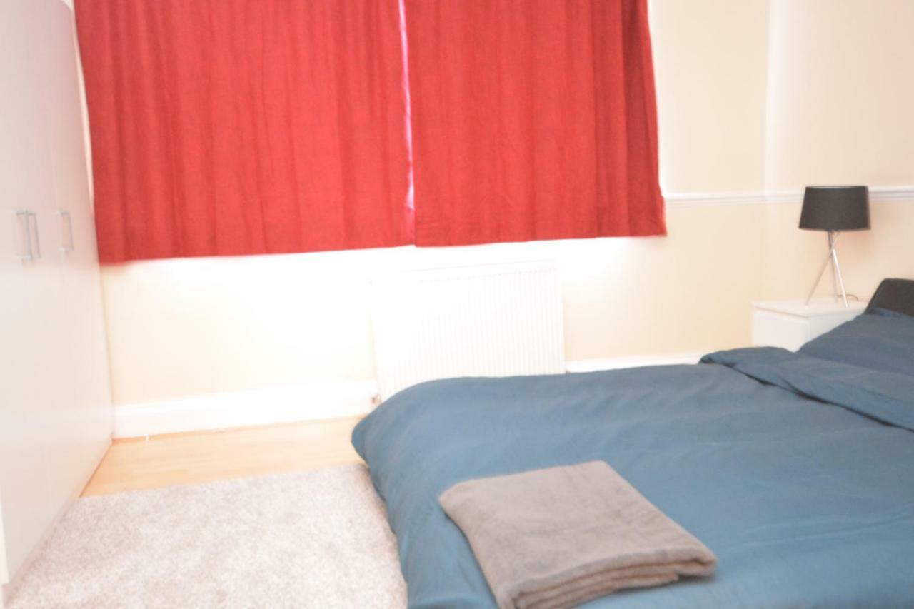Vakantiehuis Four Bedroom Townhouse 12 Minutes Walk To Excel Exhibition Centre Londen