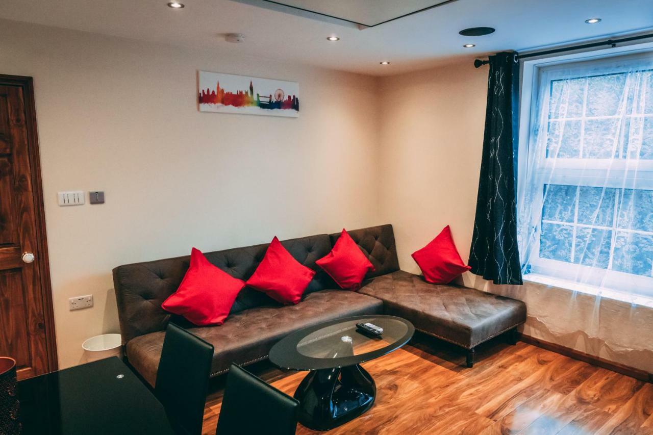 Lägenhet Quality Stay,2 Bed Near The Centre, 2min Walk From Metro Station
