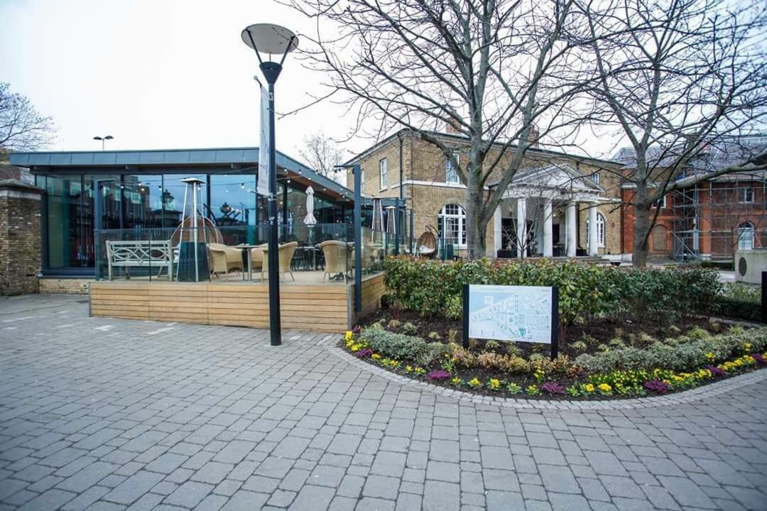 Thames View 2 Bed With Balcony Leilighet London