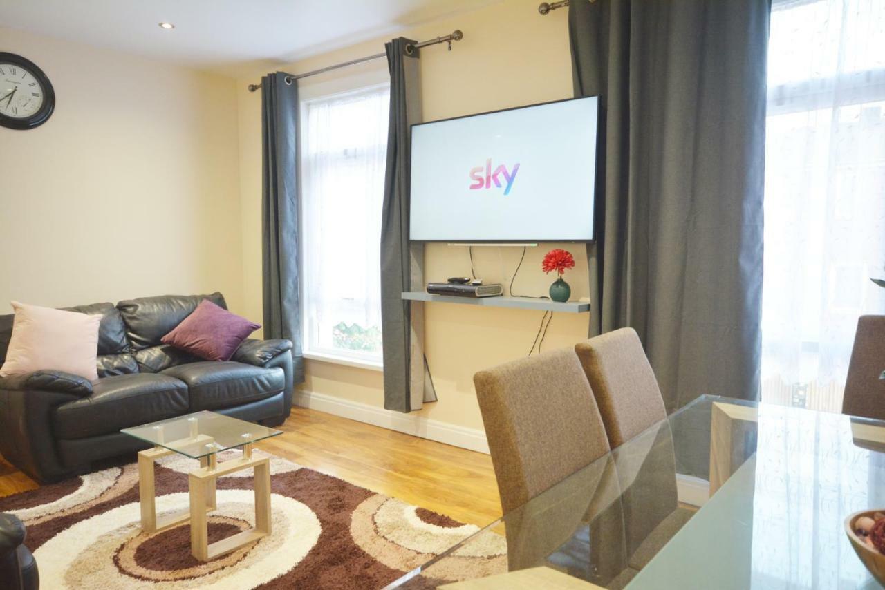 Modern 4 Bedroom Apartment *
