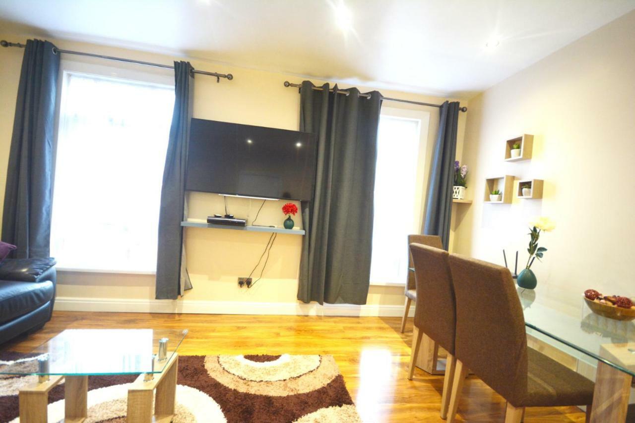 Modern 4 Bedroom *