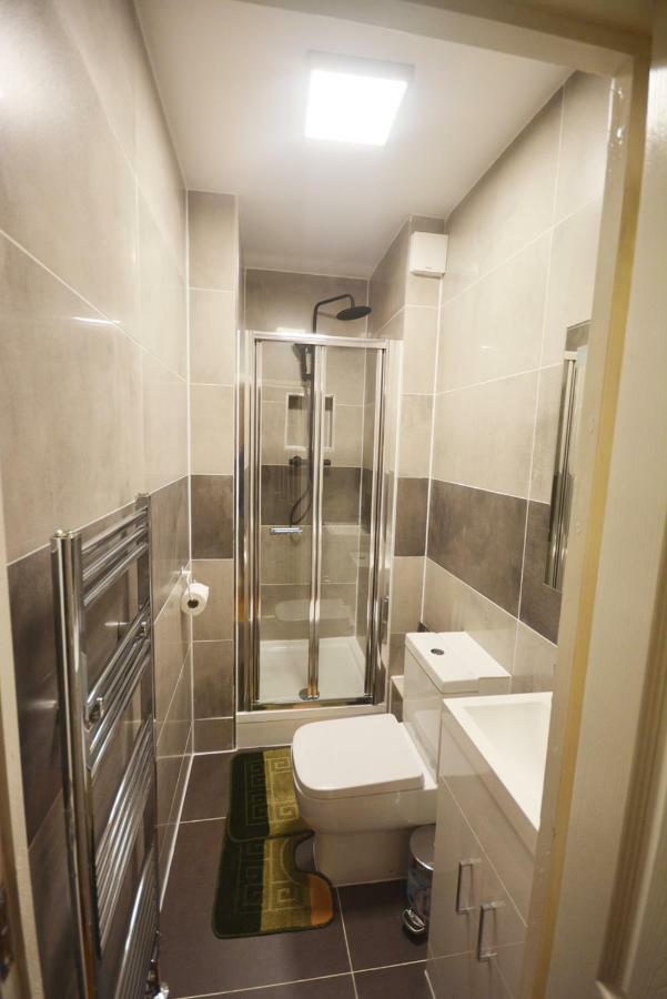Modern 4 Bedroom *