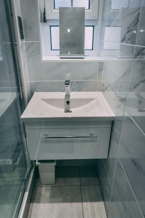 Lägenhet Quality Stay,2 Bed Near The Centre, 2min Walk From Metro Station London