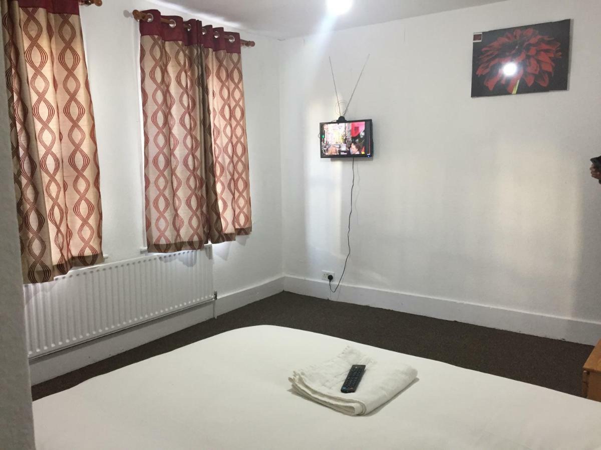 Guest house 20 East Tenter Street London