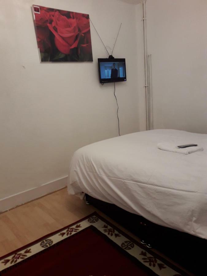 Guest house 20 East Tenter Street London