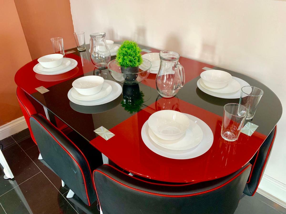 2 Bedroom Apartment, Kitchen, Reception And Private Garden Lejlighed London