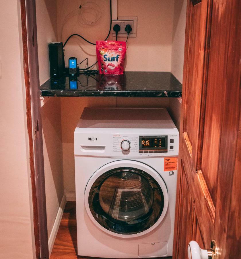 Lägenhet Quality Stay,2 Bed Near The Centre, 2min Walk From Metro Station