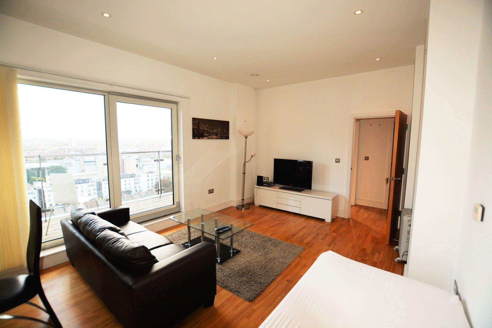 Zen - Airport Apartment *