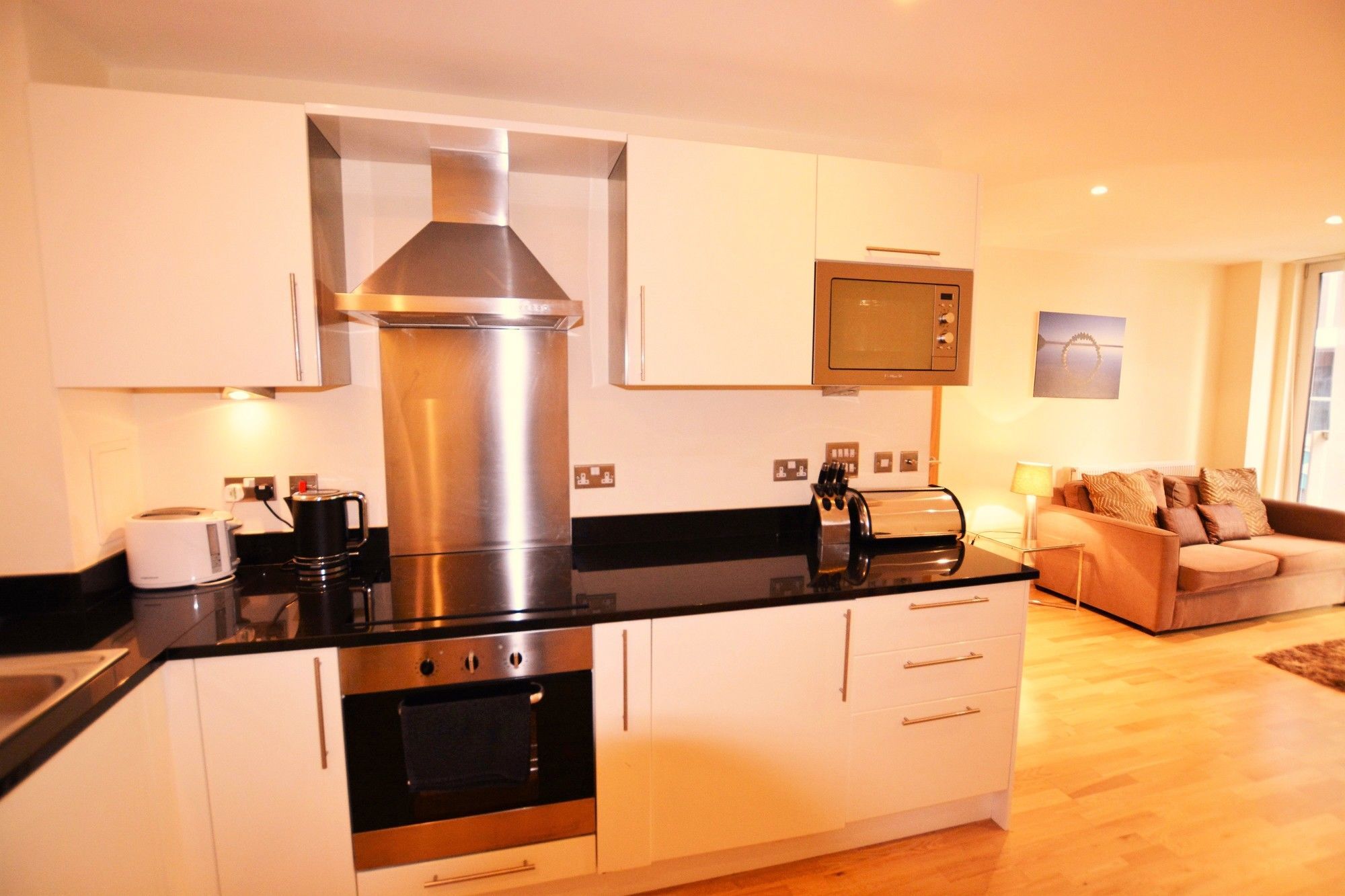 Zen - Airport Apartment