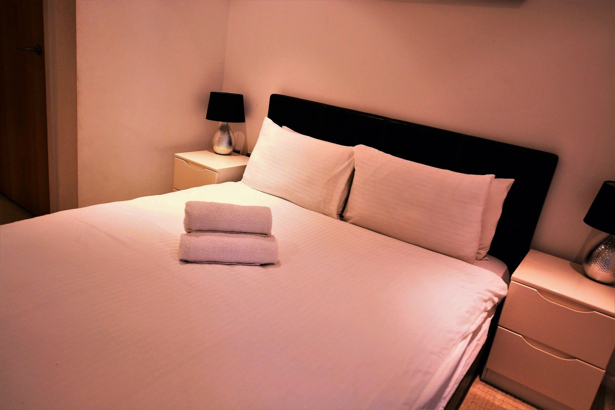 Zen - Airport Apartment