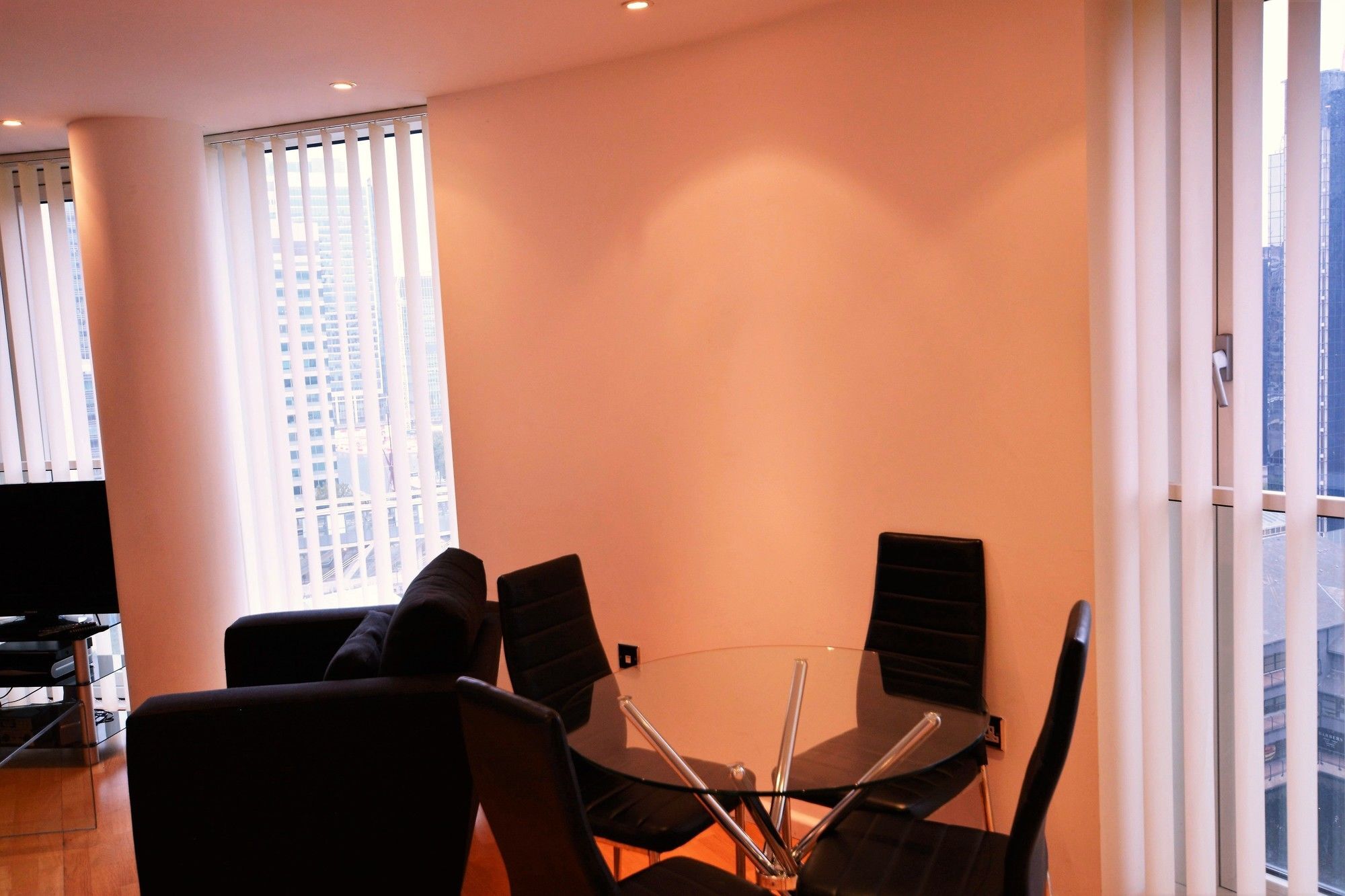 Zen - Airport Apartment London