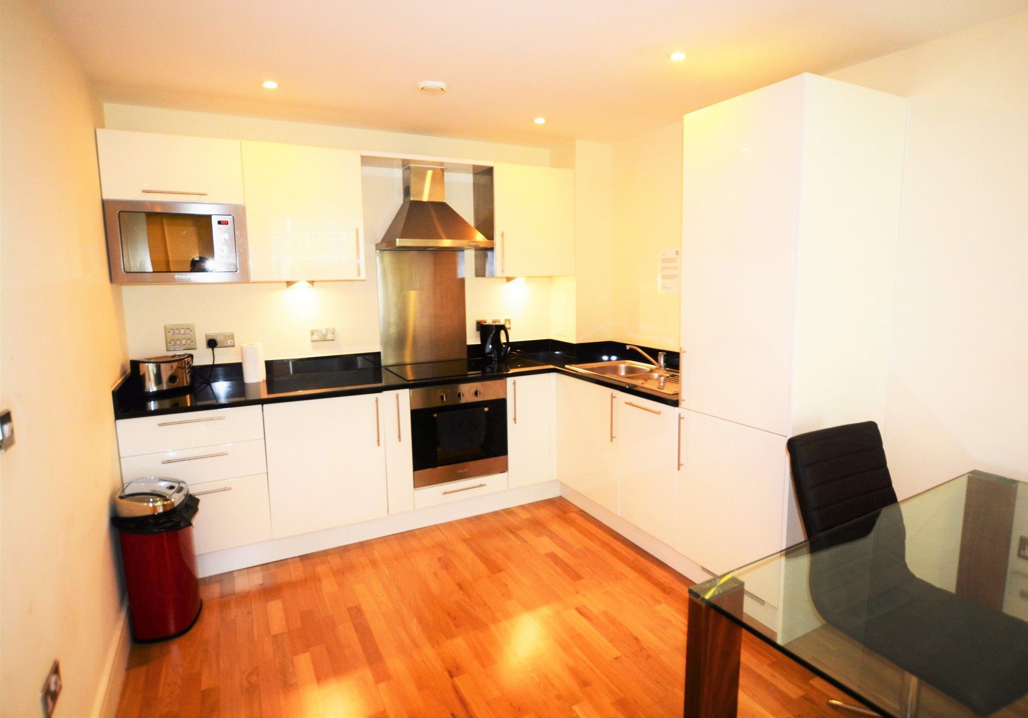 Zen - Airport Apartment *