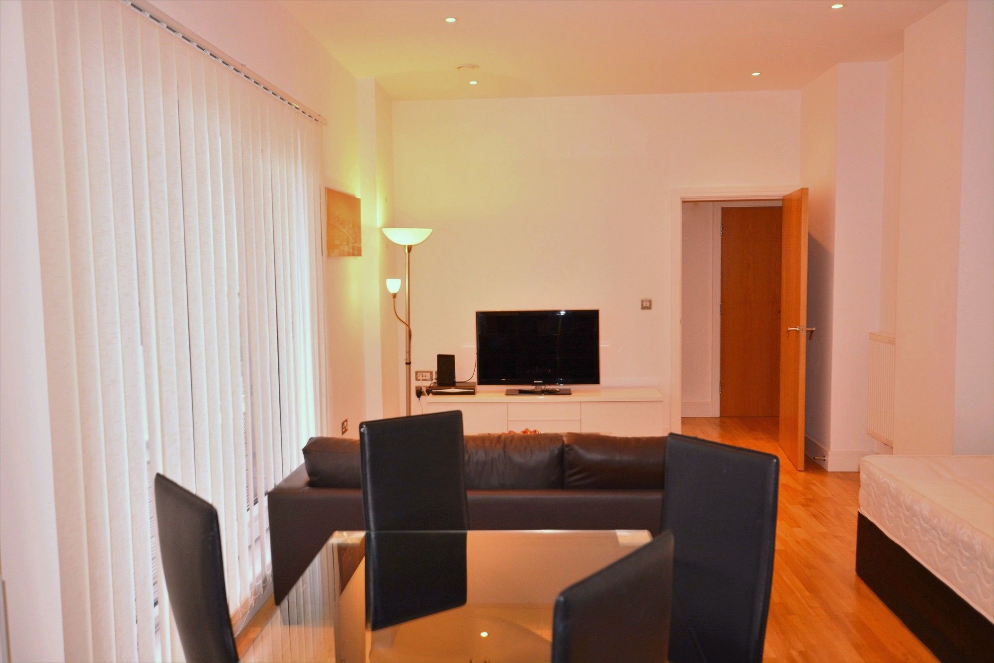 Zen - Airport Apartment