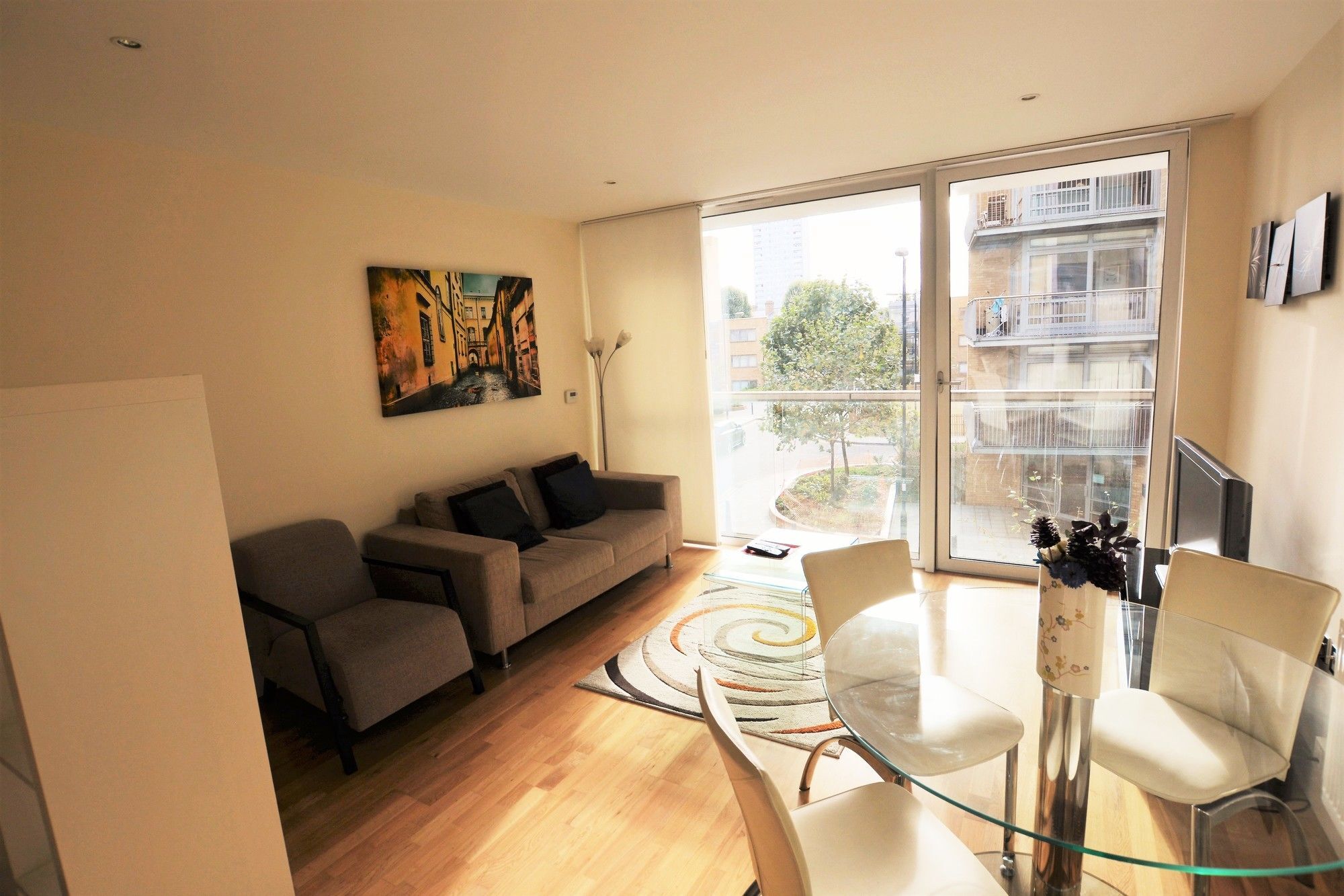 Zen - Airport Apartment London