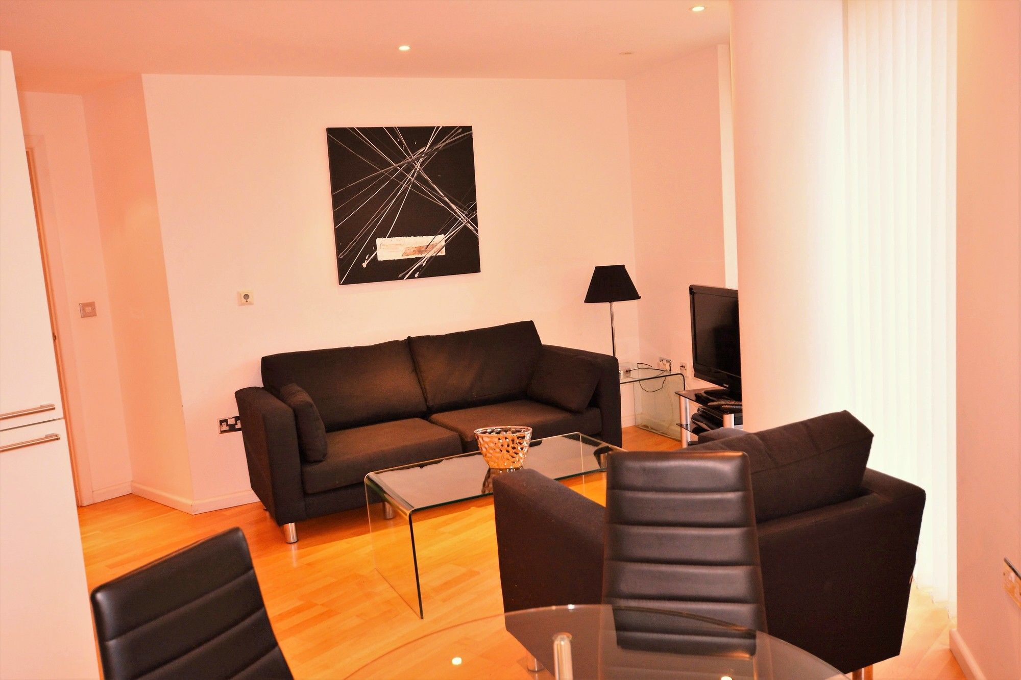 Zen - Airport Apartment London