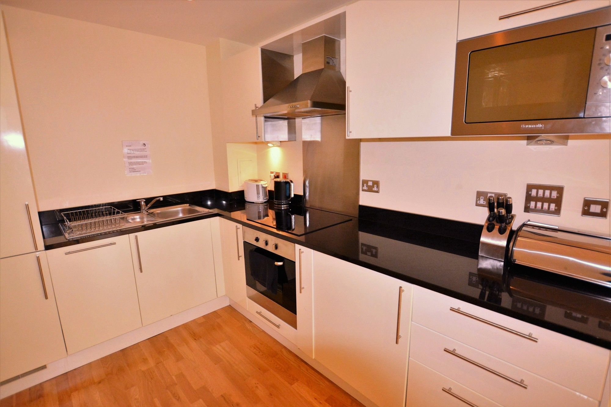 Zen - Airport Apartment London