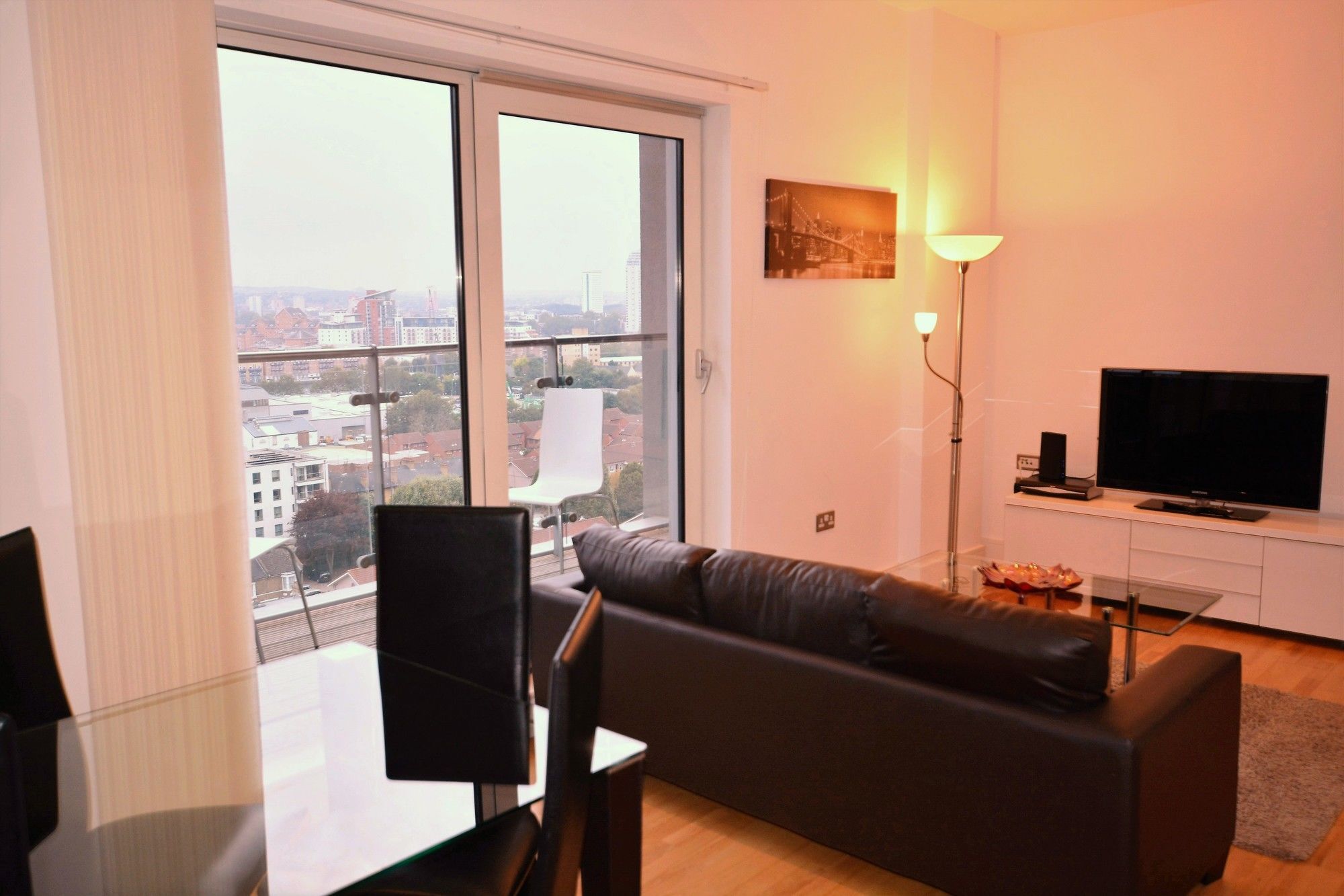 Zen - Airport Apartment *