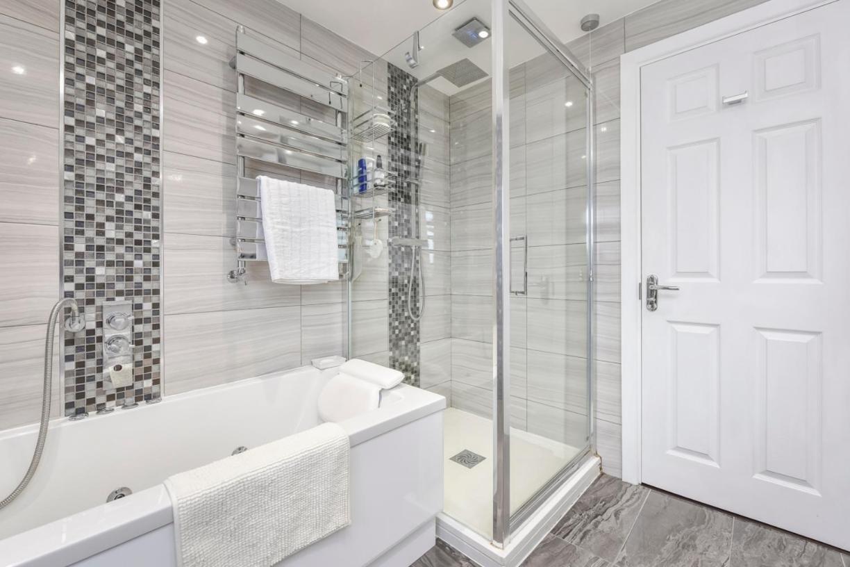 Docklands Stay, In Modern Spacious House - Near Excel Centre, Airport, Uel,sleeps 2 Homestay *