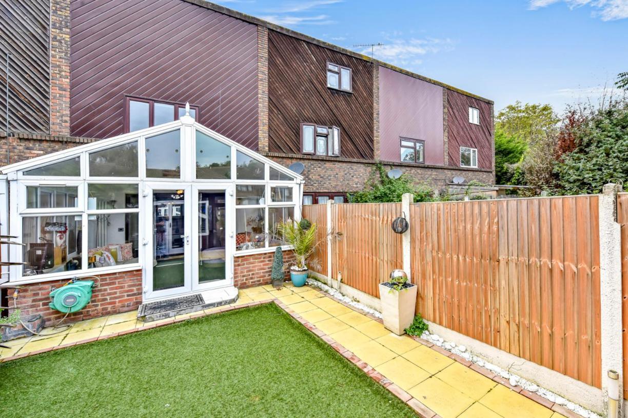 Homestay Docklands Stay, In Modern Spacious House - Near Excel Centre, Airport, Uel,sleeps 2 *