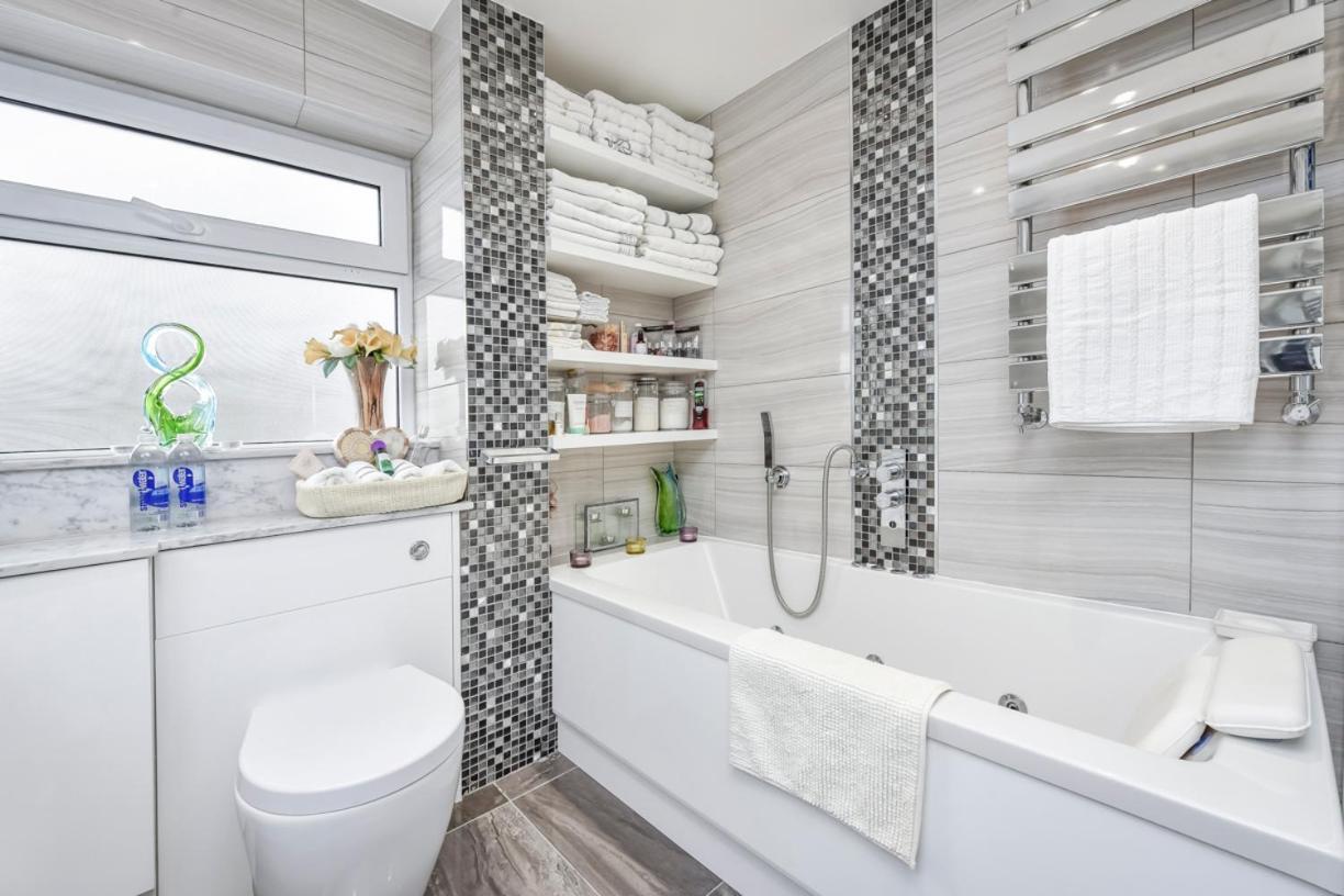 Homestay Docklands Stay, In Modern Spacious House - Near Excel Centre, Airport, Uel,sleeps 2