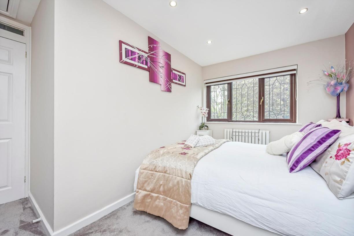 Docklands Stay, In Modern Spacious House - Near Excel Centre, Airport, Uel,sleeps 2 Homestay London