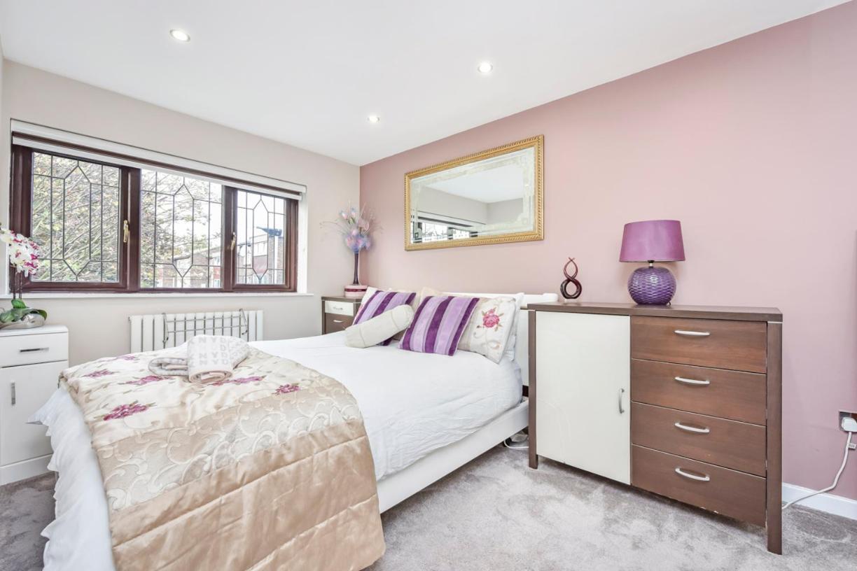 Docklands Stay, In Modern Spacious House - Near Excel Centre, Airport, Uel,sleeps 2 Homestay London