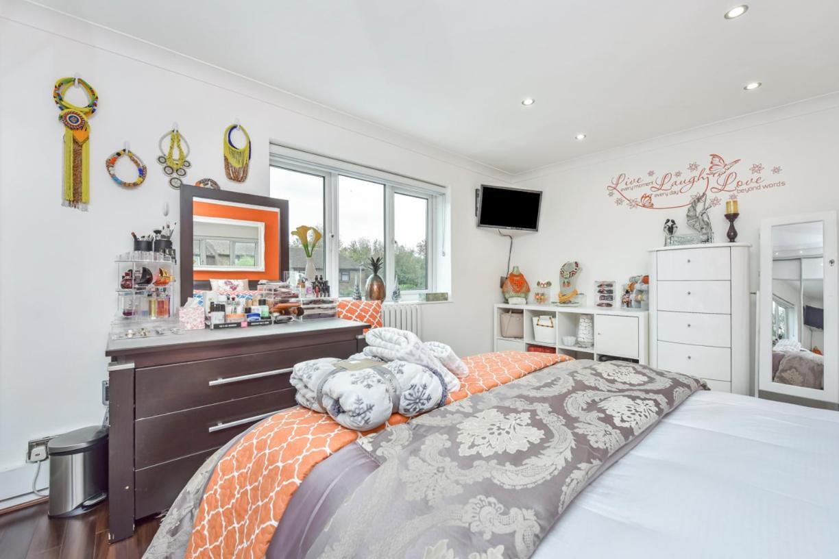 Docklands Stay, In Modern Spacious House - Near Excel Centre, Airport, Uel,sleeps 2 Homestay *