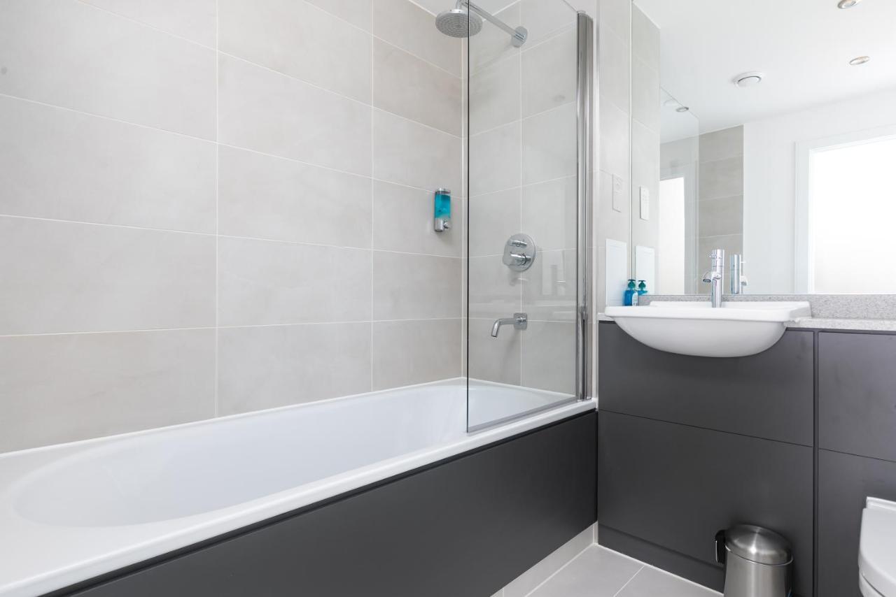 Skyvillion - Olympic View Stratford Apartment London